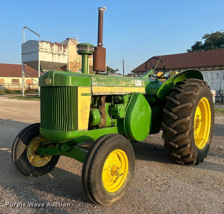 image for item DO6685 1958 John Deere 820 tractor
