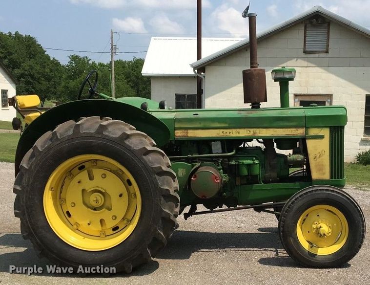 image for item DO6685 1958 John Deere 820 tractor