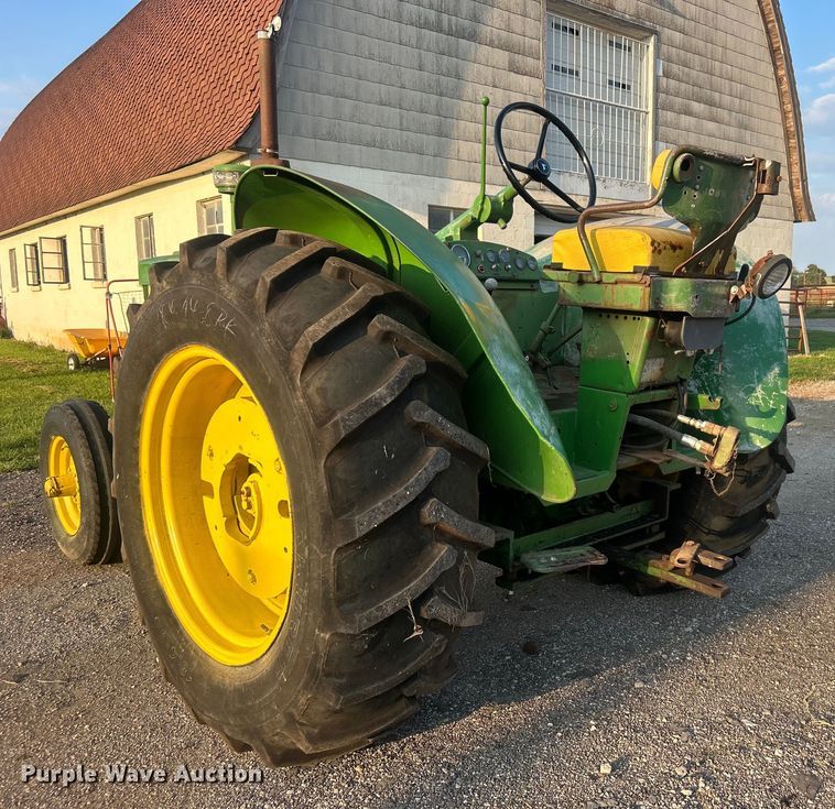 image for item DO6685 1958 John Deere 820 tractor