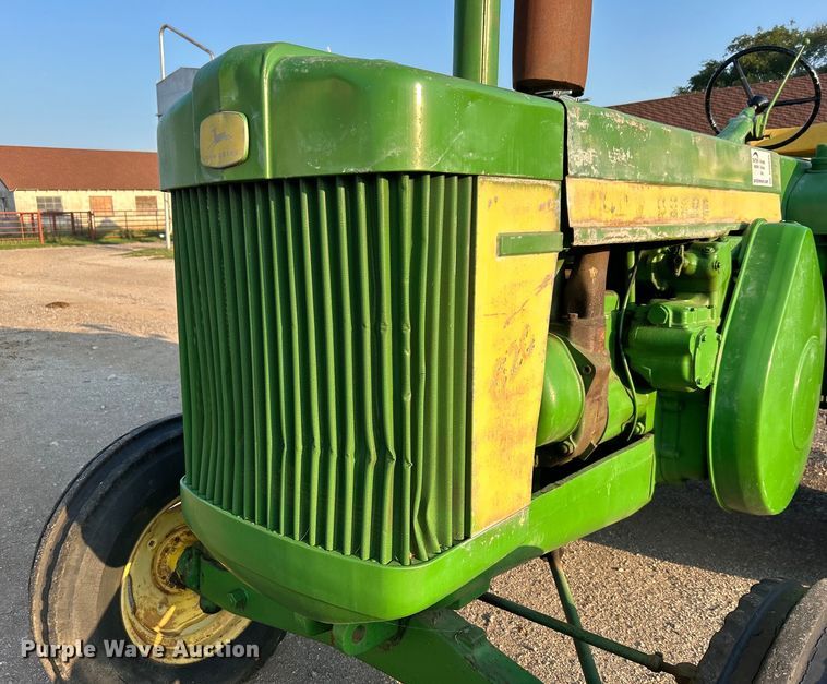image for item DO6685 1958 John Deere 820 tractor
