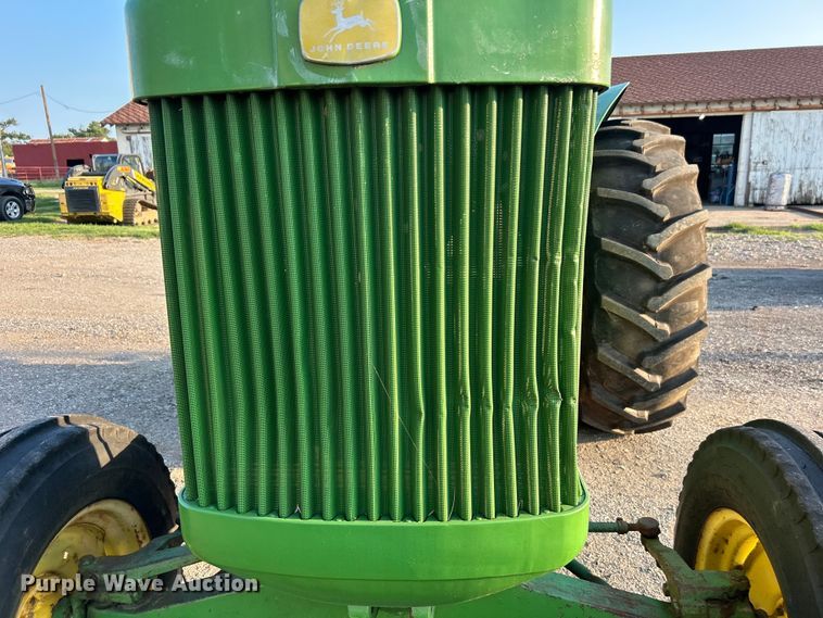 image for item DO6685 1958 John Deere 820 tractor