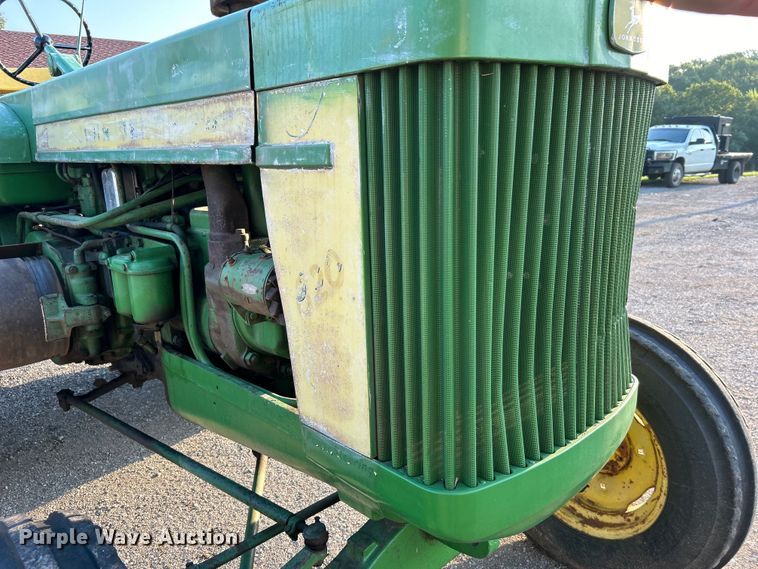 image for item DO6685 1958 John Deere 820 tractor