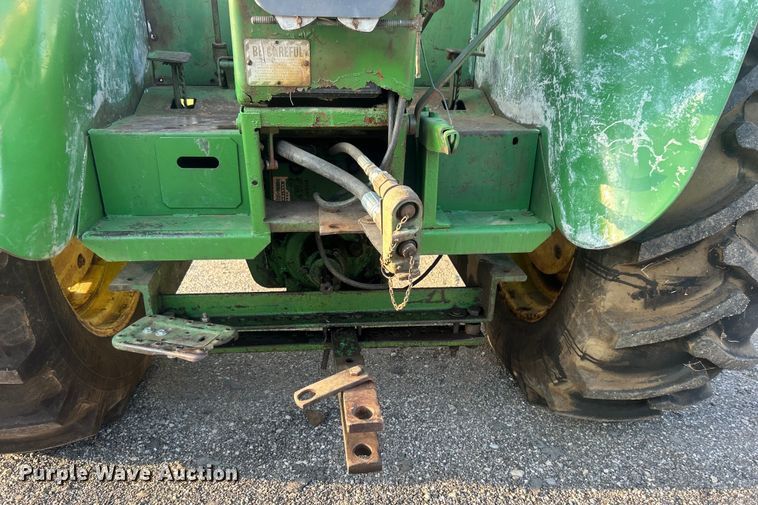 image for item DO6685 1958 John Deere 820 tractor