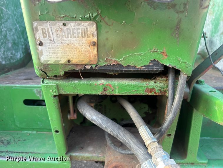 image for item DO6685 1958 John Deere 820 tractor