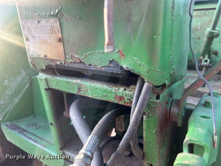 image for item DO6685 1958 John Deere 820 tractor