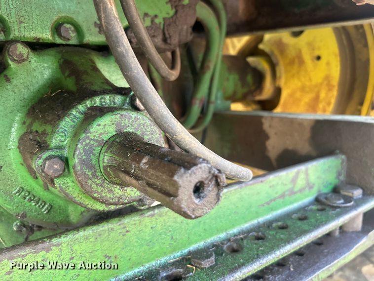 image for item DO6685 1958 John Deere 820 tractor