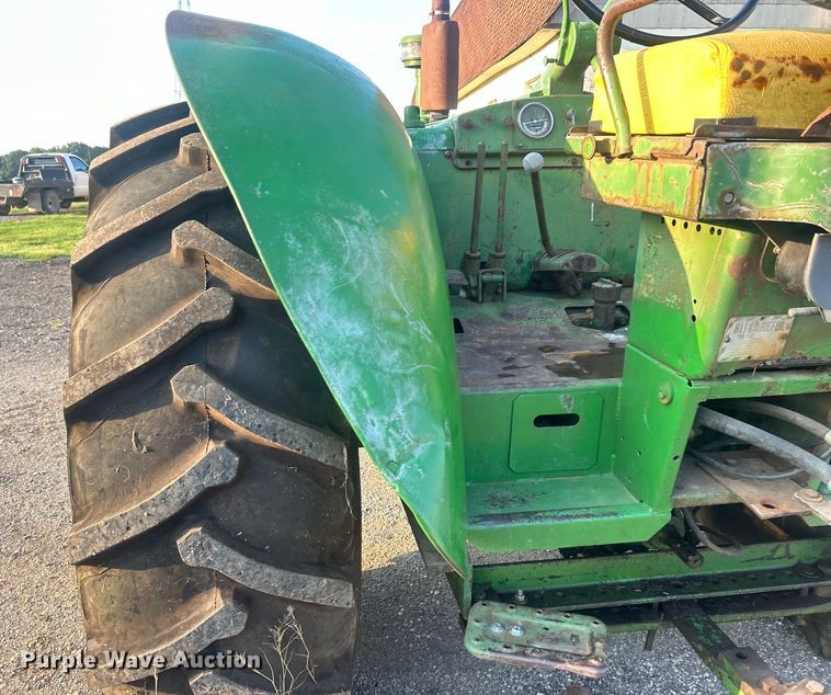 image for item DO6685 1958 John Deere 820 tractor