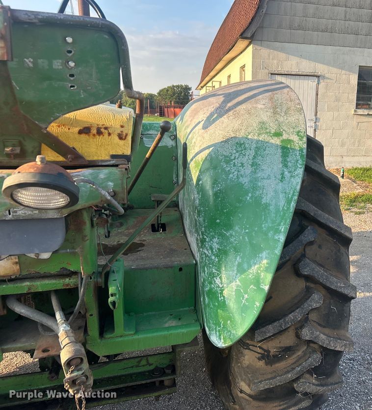 image for item DO6685 1958 John Deere 820 tractor