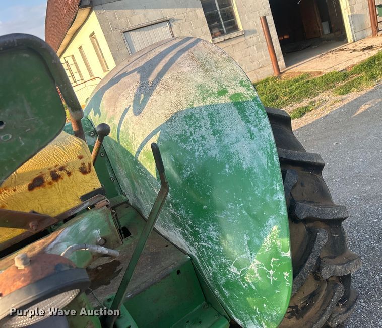 image for item DO6685 1958 John Deere 820 tractor