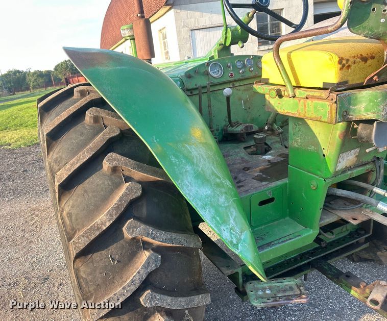 image for item DO6685 1958 John Deere 820 tractor