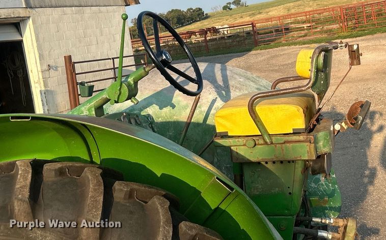 image for item DO6685 1958 John Deere 820 tractor