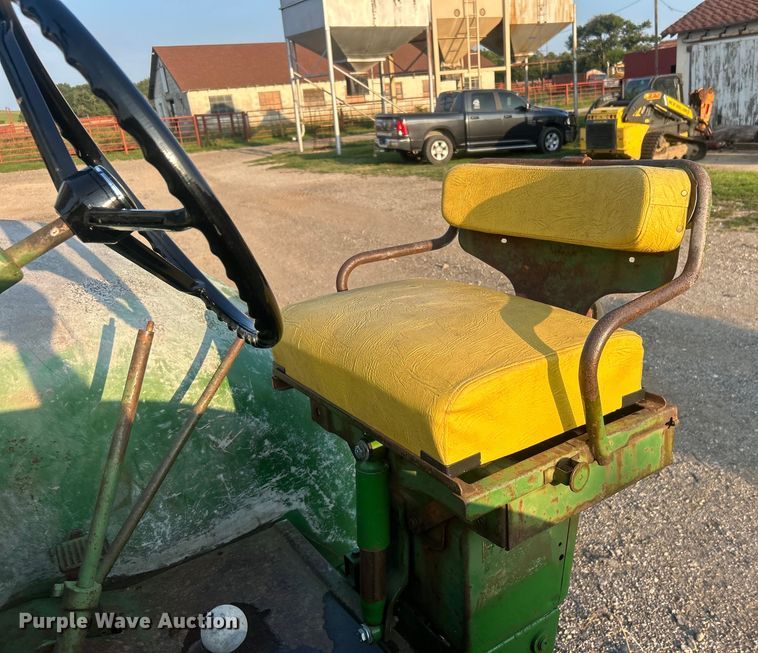 image for item DO6685 1958 John Deere 820 tractor