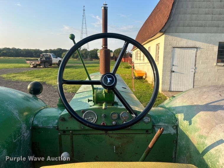 image for item DO6685 1958 John Deere 820 tractor