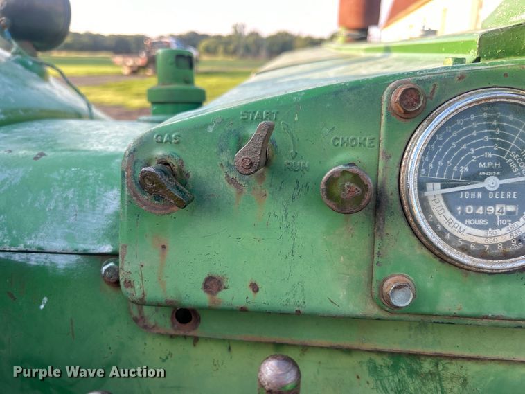 image for item DO6685 1958 John Deere 820 tractor