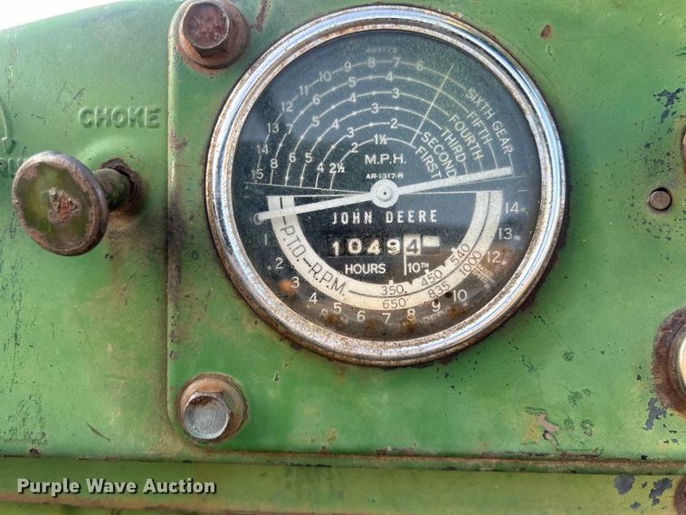 image for item DO6685 1958 John Deere 820 tractor