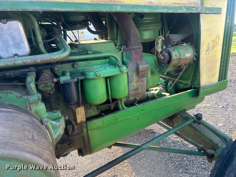 image for item DO6685 1958 John Deere 820 tractor