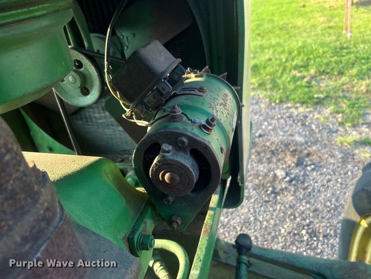 image for item DO6685 1958 John Deere 820 tractor