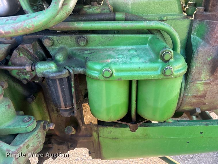 image for item DO6685 1958 John Deere 820 tractor