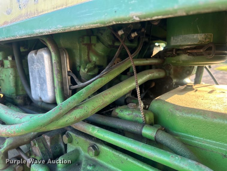 image for item DO6685 1958 John Deere 820 tractor