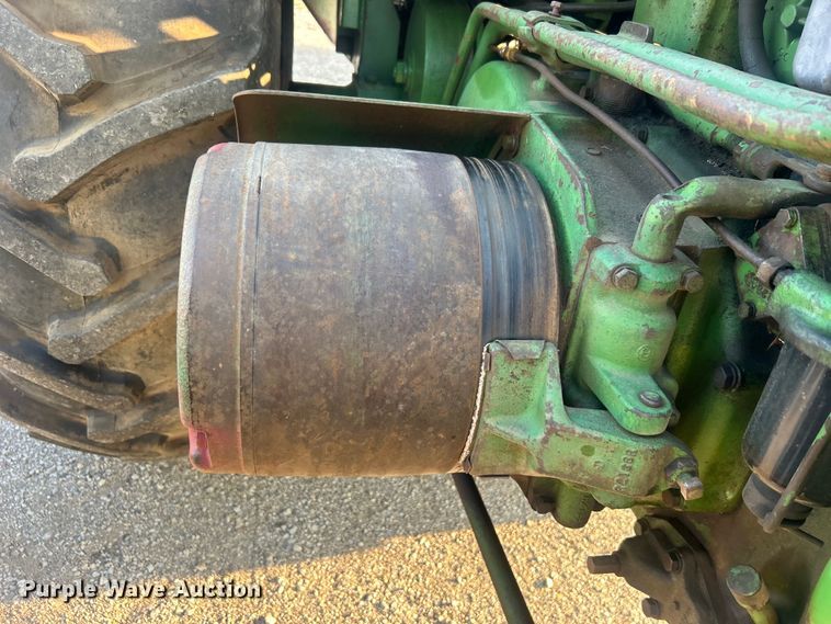 image for item DO6685 1958 John Deere 820 tractor