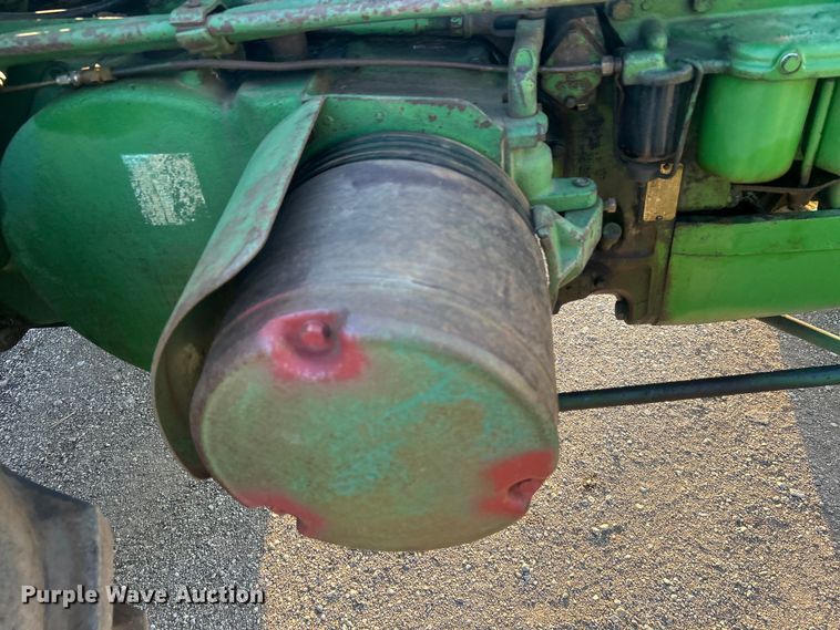 image for item DO6685 1958 John Deere 820 tractor