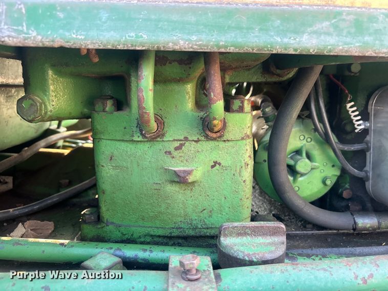 image for item DO6685 1958 John Deere 820 tractor