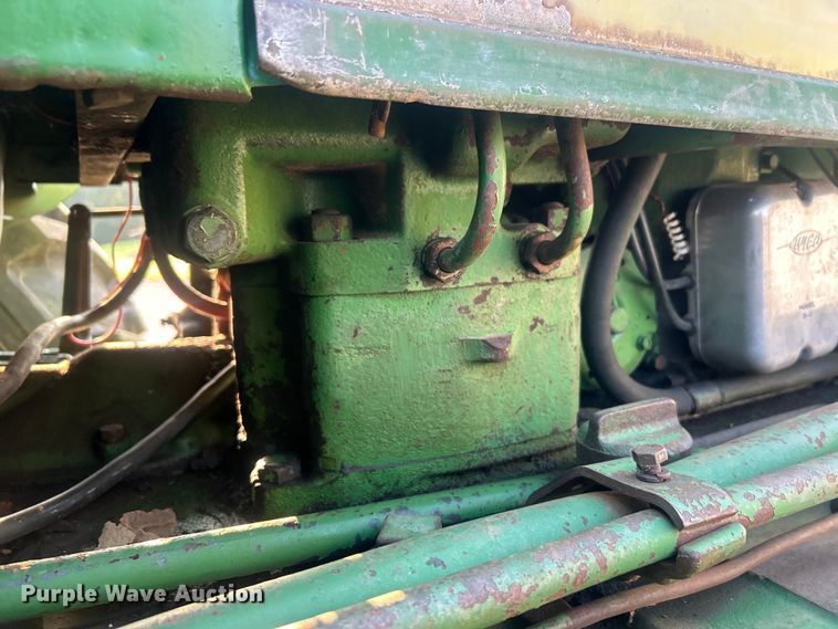 image for item DO6685 1958 John Deere 820 tractor