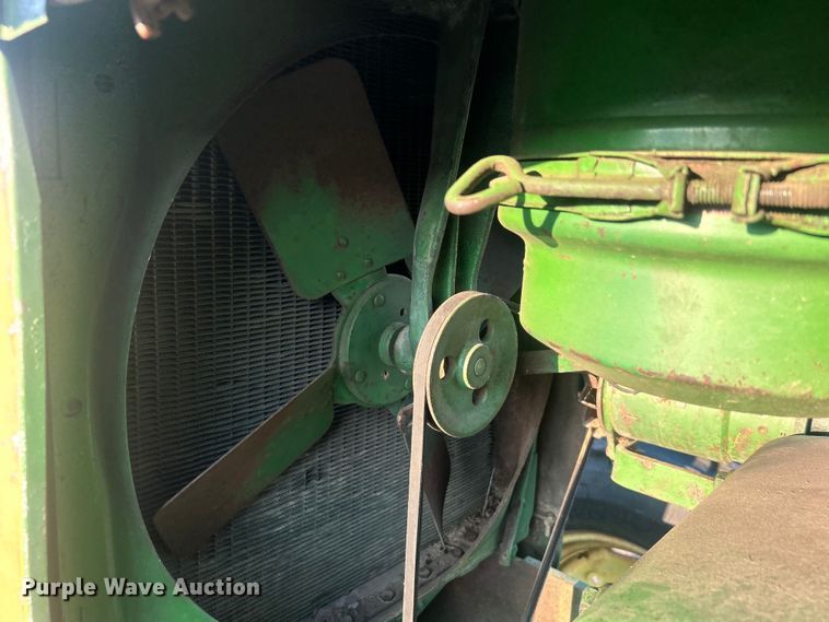 image for item DO6685 1958 John Deere 820 tractor