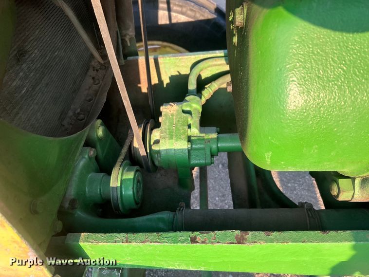 image for item DO6685 1958 John Deere 820 tractor