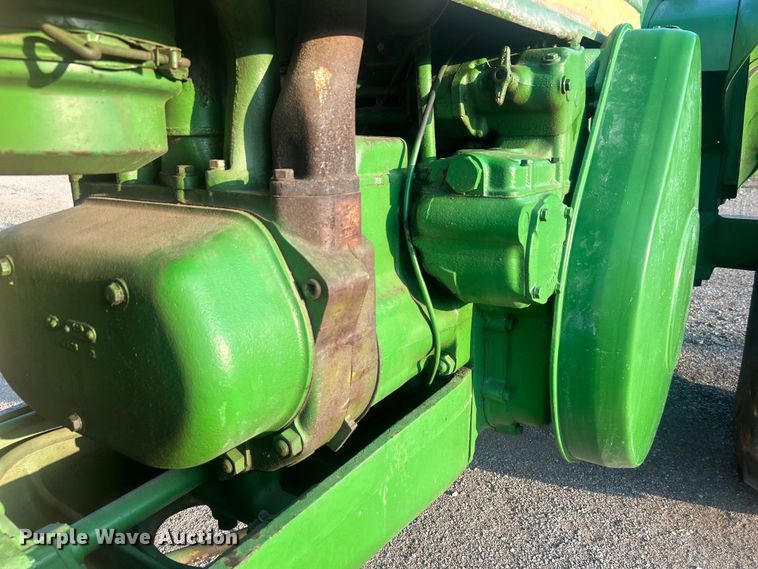 image for item DO6685 1958 John Deere 820 tractor