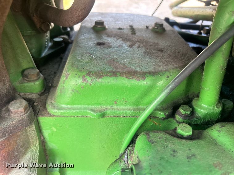 image for item DO6685 1958 John Deere 820 tractor