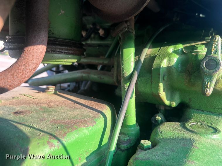 image for item DO6685 1958 John Deere 820 tractor