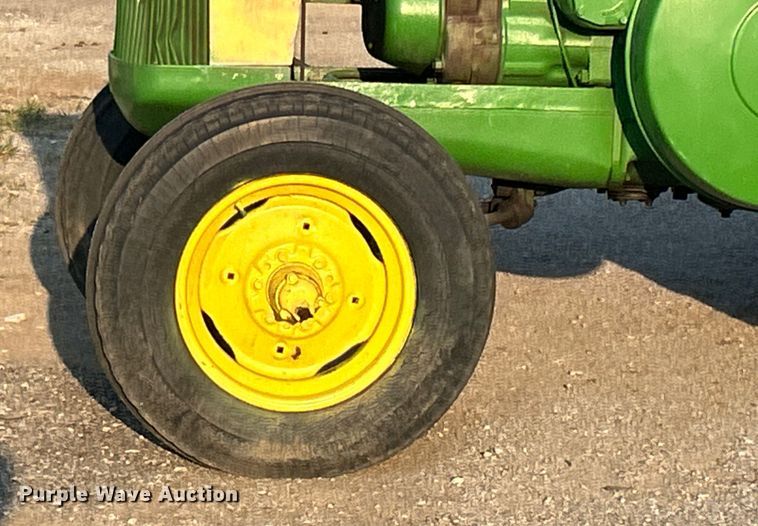 image for item DO6685 1958 John Deere 820 tractor