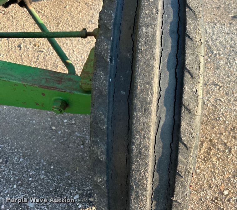 image for item DO6685 1958 John Deere 820 tractor