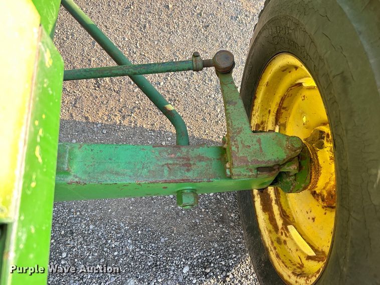 image for item DO6685 1958 John Deere 820 tractor
