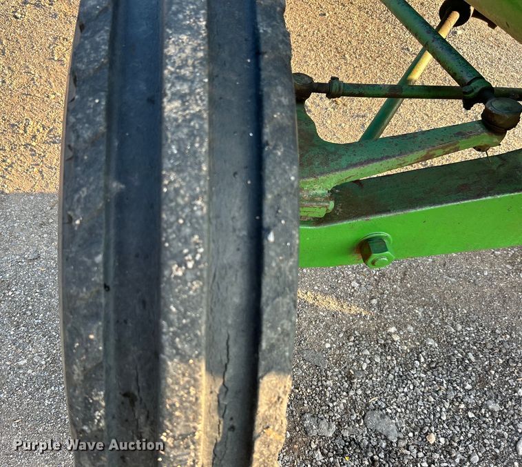 image for item DO6685 1958 John Deere 820 tractor