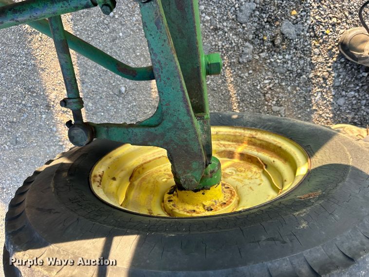 image for item DO6685 1958 John Deere 820 tractor