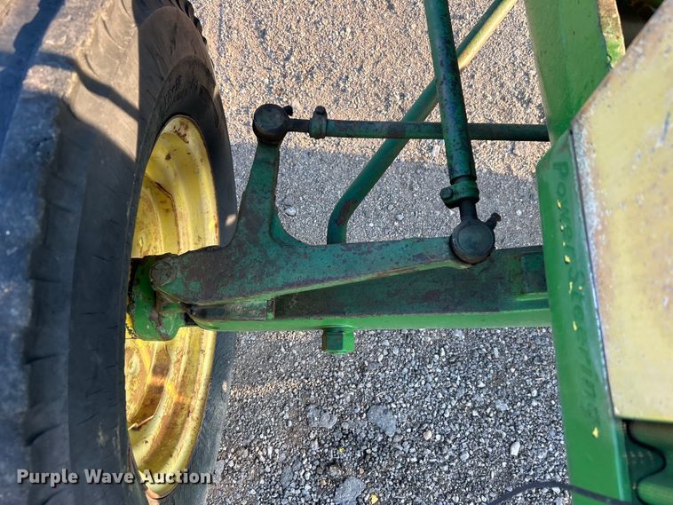 image for item DO6685 1958 John Deere 820 tractor