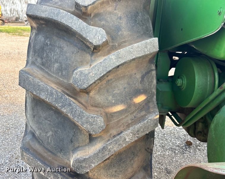 image for item DO6685 1958 John Deere 820 tractor