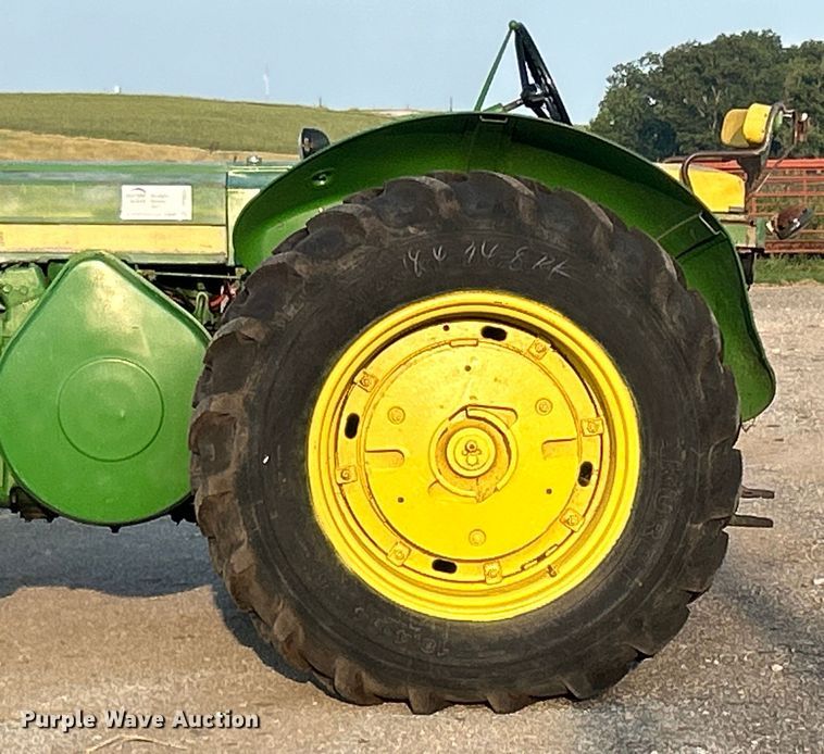 image for item DO6685 1958 John Deere 820 tractor