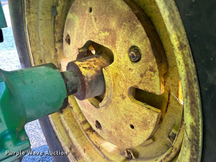 image for item DO6685 1958 John Deere 820 tractor