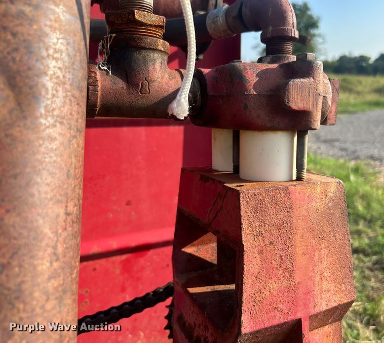 image for item DO6686 FMC sprayer trailer