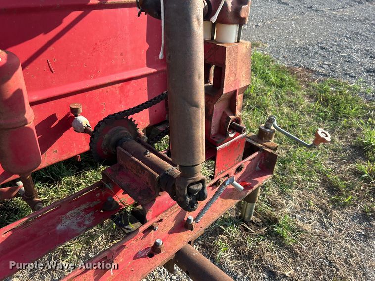 image for item DO6686 FMC sprayer trailer
