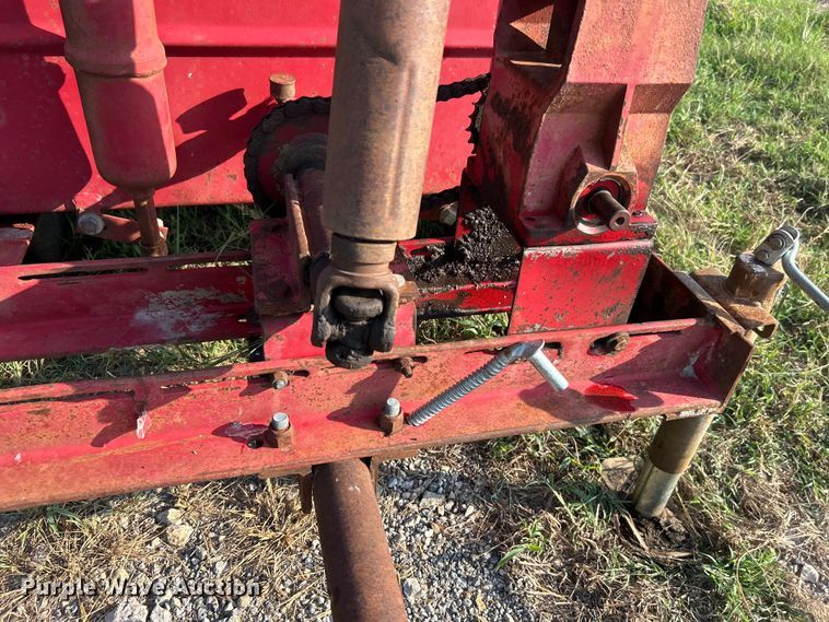 image for item DO6686 FMC sprayer trailer