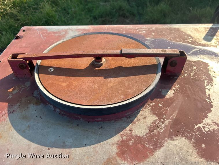 image for item DO6687 FMC sprayer trailer