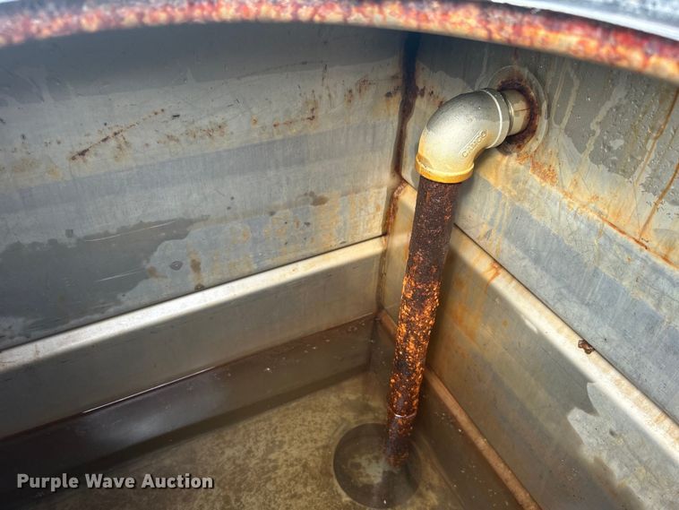 image for item DO6687 FMC sprayer trailer