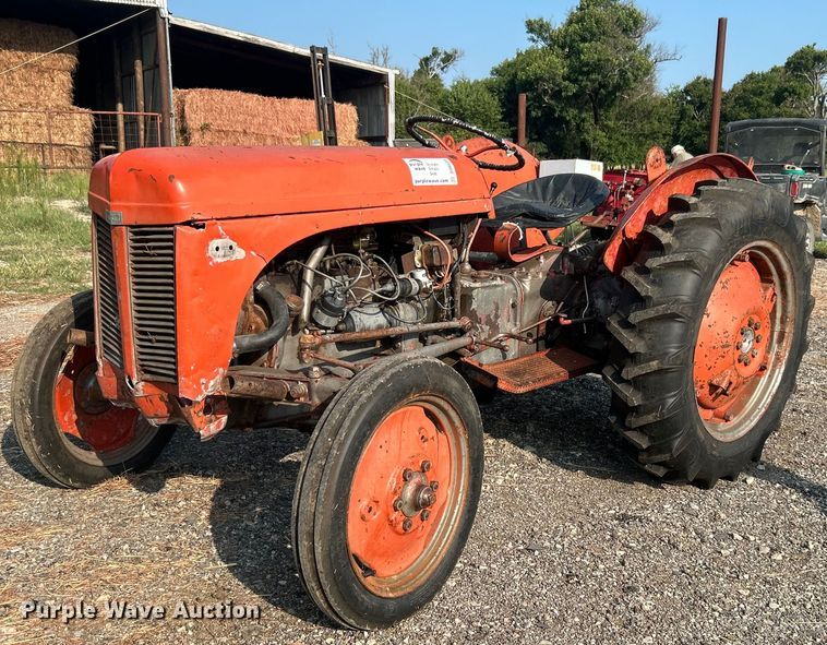 image for item DO6689 1948 Ferguson TE20 tractor