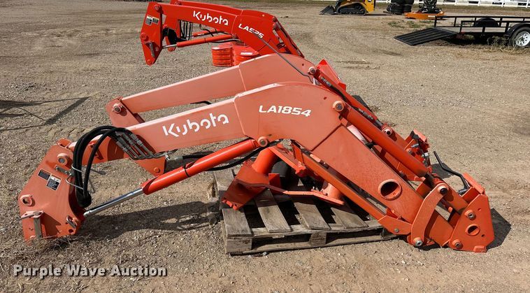 image for item DO7160 Kubota LA1854S loader