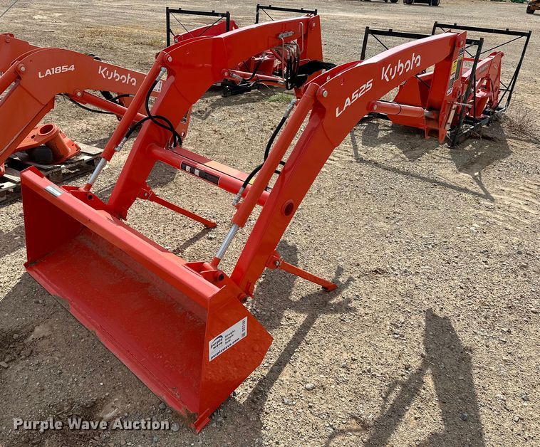 image for item DO7161 Kubota LA525FL loader