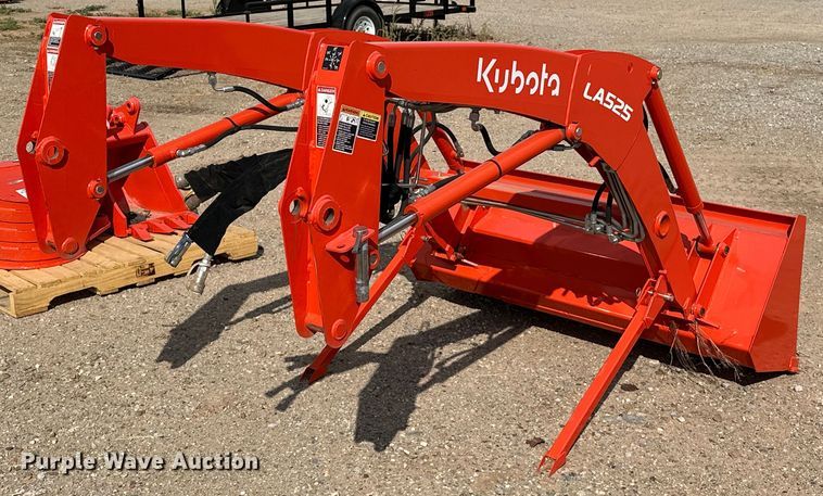 image for item DO7161 Kubota LA525FL loader